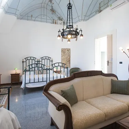 Palazzo Scarciglia - Dimora D'epoca Nocleg ze śniadaniem *