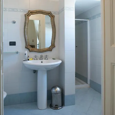 Bed & Breakfast Palazzo Scarciglia - Dimora D'epoca *