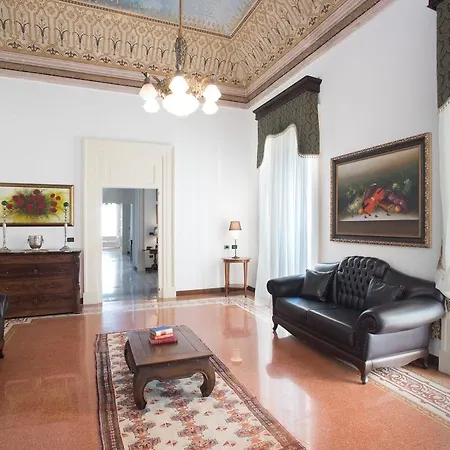 Nocleg ze śniadaniem Palazzo Scarciglia - Dimora D'epoca Minervino di Lecce