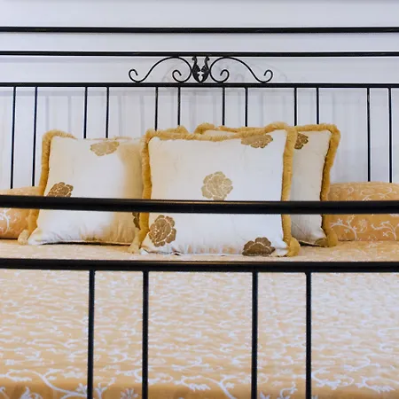 Palazzo Scarciglia - Dimora D'epoca Bed & Breakfast