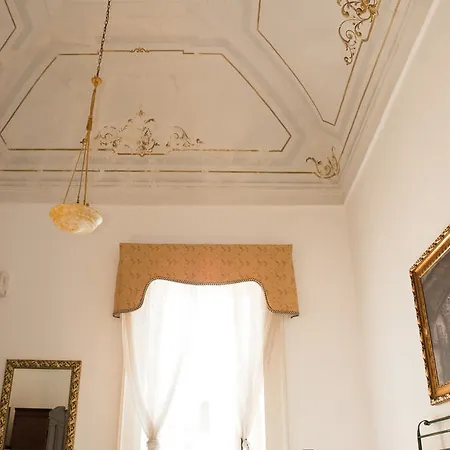 Palazzo Scarciglia - Dimora D'epoca Bed & Breakfast *
