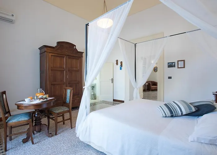 Palazzo Scarciglia - Dimora D'epoca Bed & Breakfast