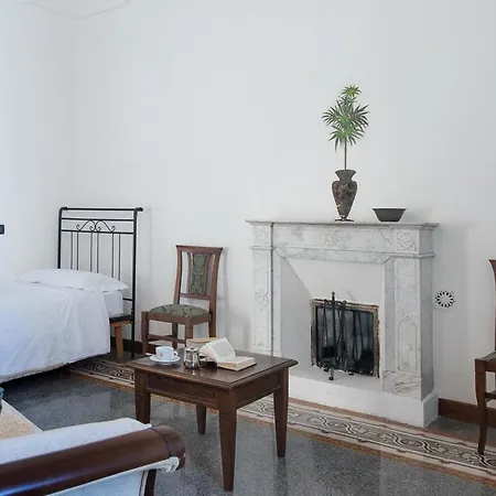 Frühstückspension Palazzo Scarciglia - Dimora D'epoca *