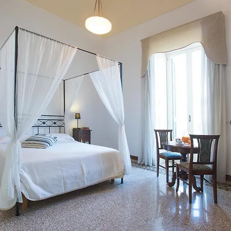 Frühstückspension Palazzo Scarciglia - Dimora D'epoca Minervino di Lecce